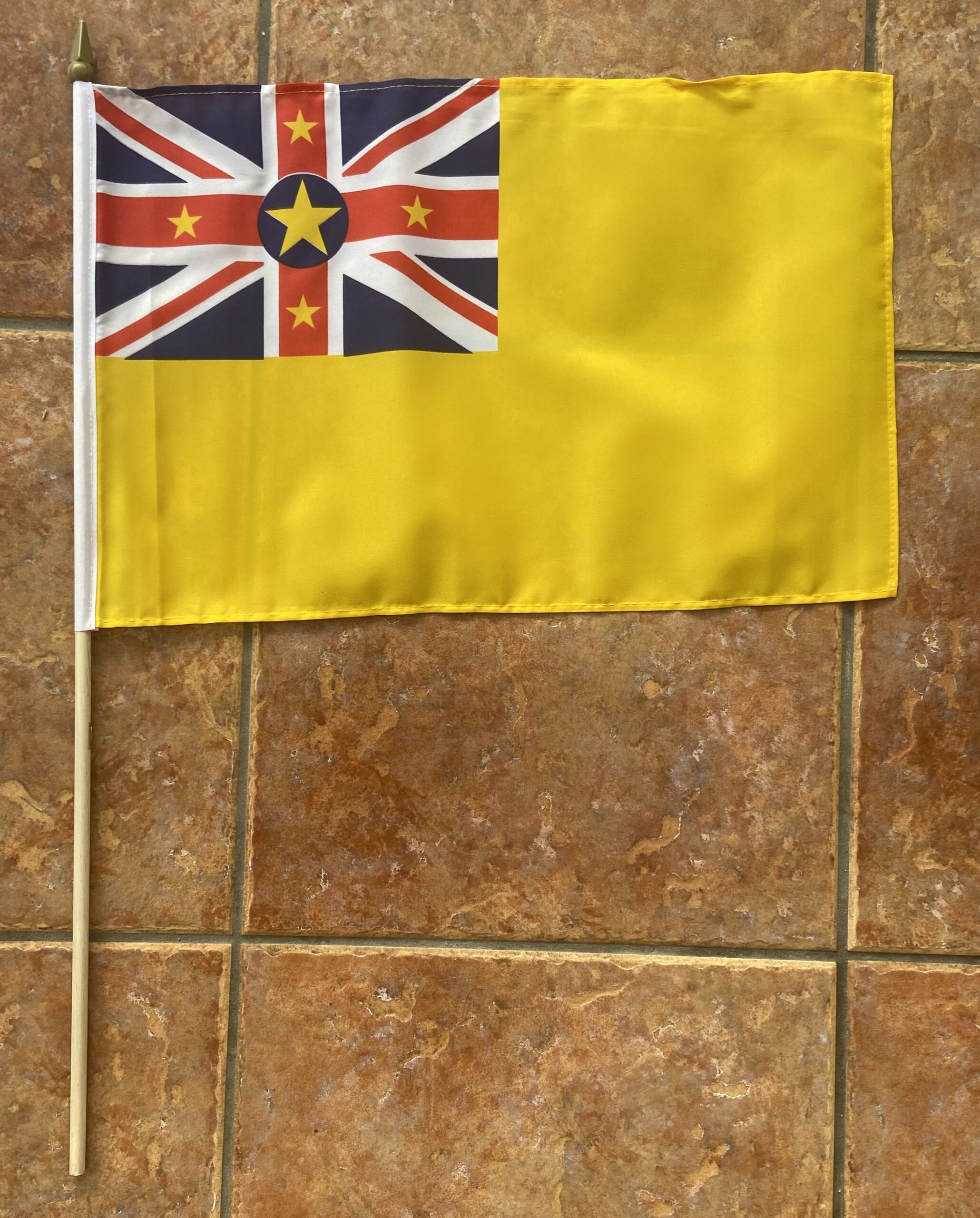 Niue Niue large hand flag - Image 1