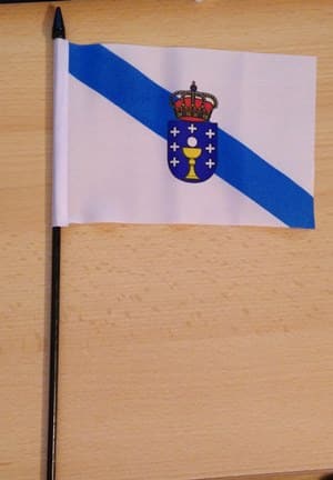 galiciahandlfag8 Galicia with crest hand flag - Image 1