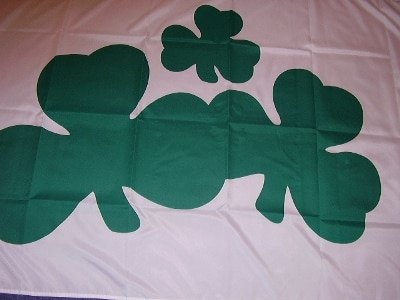 shamrock-table-f-51499eb211308 Shamrock table flag (Ireland) - Image 1