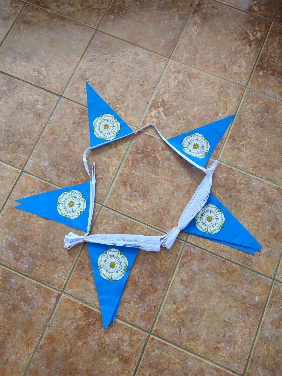 Yorkshire trianglebunting 5m 12 flag 8"x12" Yorkshire triangle bunting - Image 1