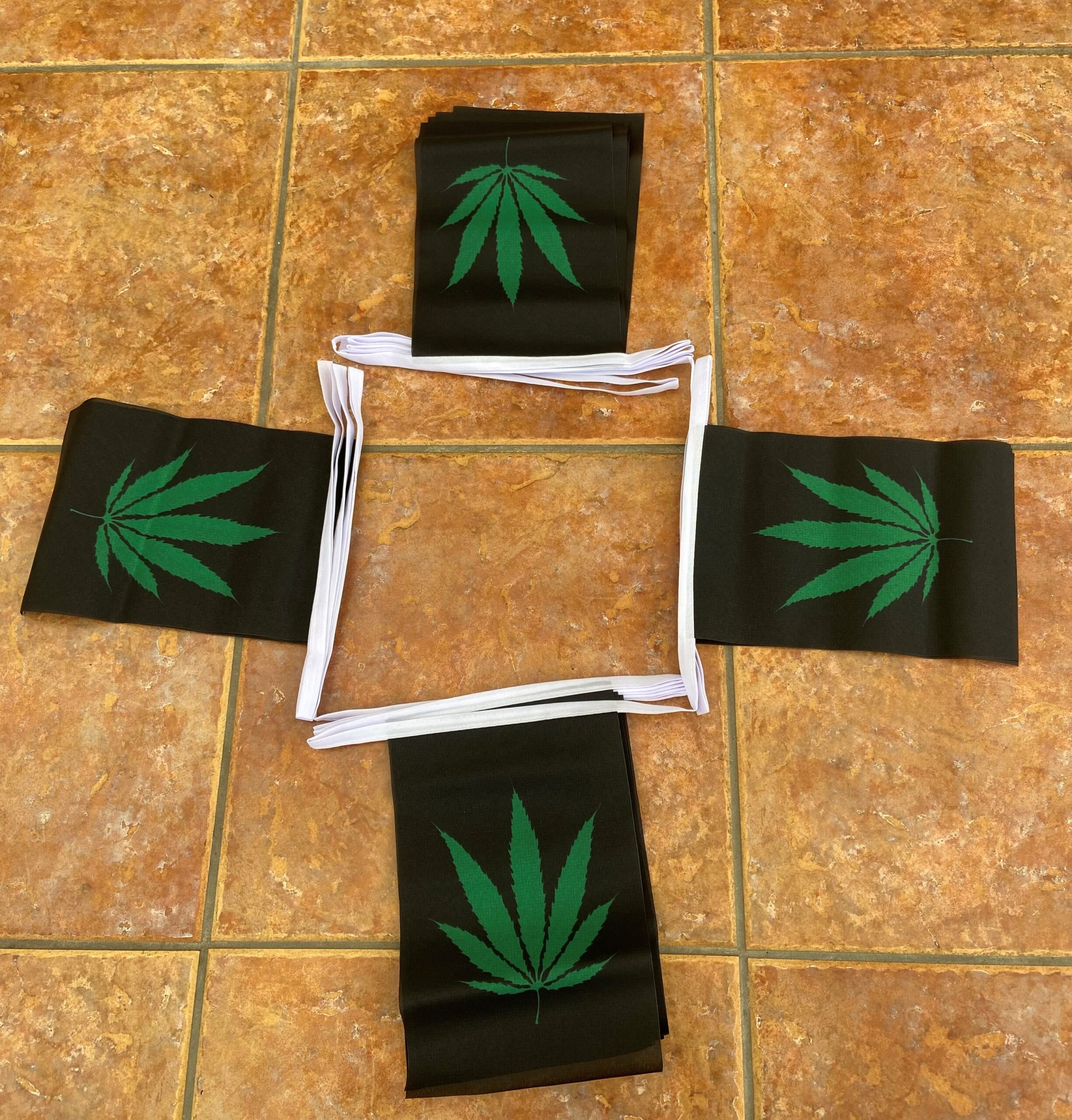 cannabis schwarz 6m 20 flag Cannabis Schwarz bunting - Image 1