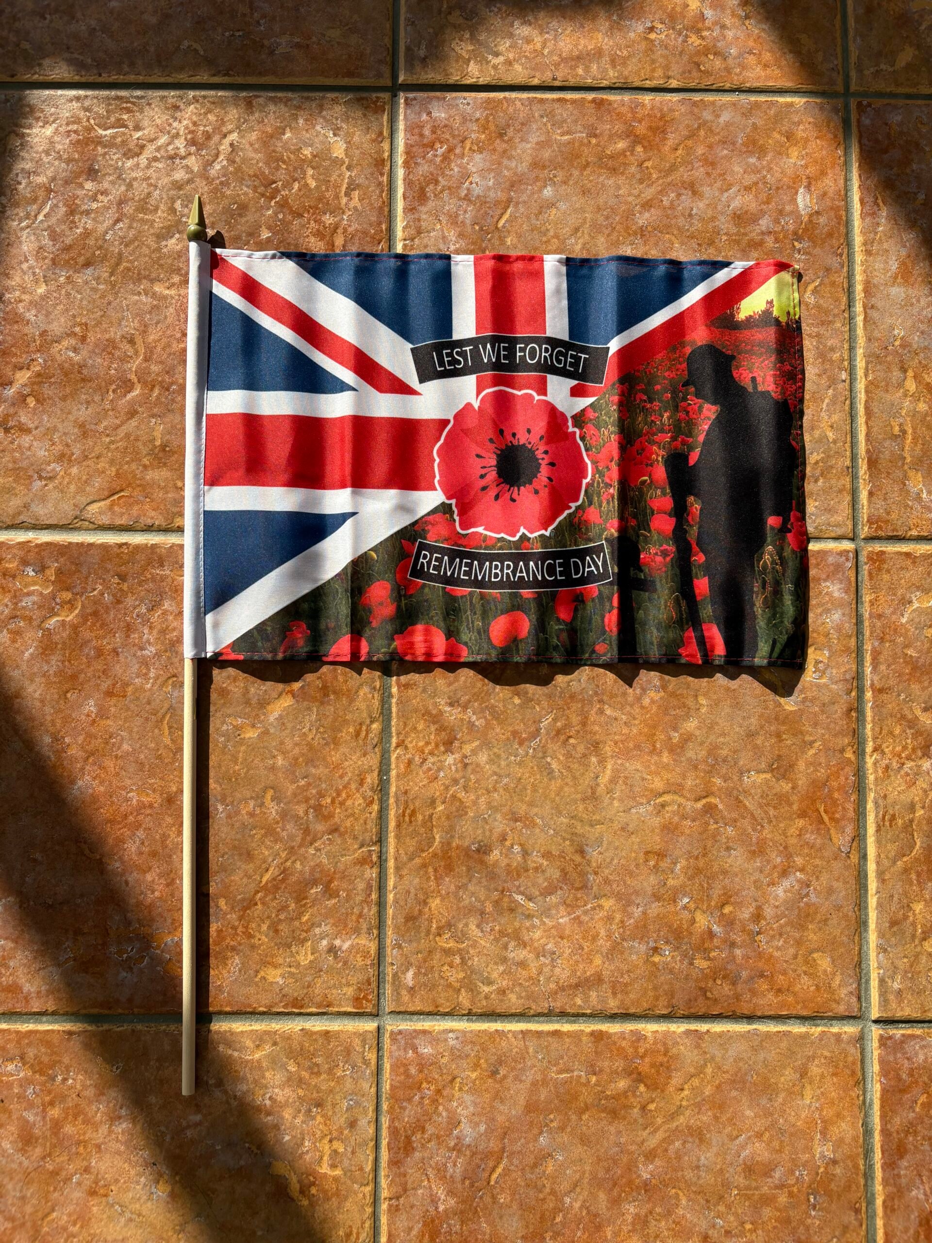 soldierwithpoppy Soldier with Poppies (Lest We Forget) large hand flag - Image 1